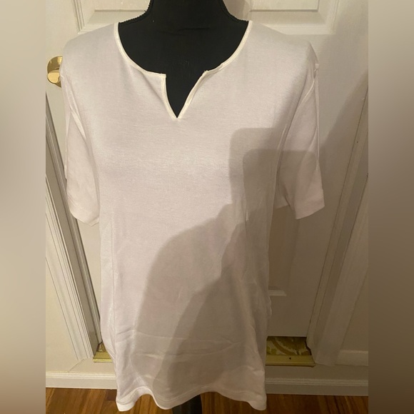 C.B.Collections NWT Women’s Top Size 2X White Ribbed V-Neck Satin Neck Trim - Picture 6 of 10